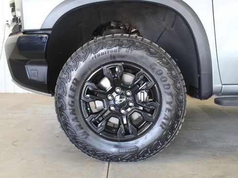 Used 2023 Chevrolet Silverado 1500 ZR2 w/ Technology Package AWD/4WD image 25