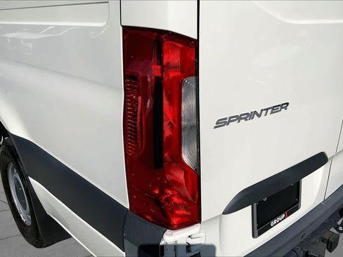 Used 2022 Mercedes-Benz Sprinter 2500 image 29