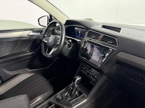 Used 2024 Volkswagen Tiguan SE AWD/4WD image 37