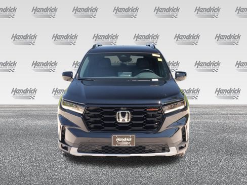 Used 2025 Honda Pilot TrailSport image 3