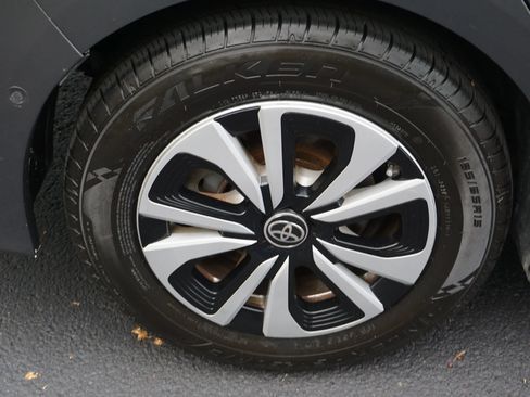 Used 2017 Toyota Prius Prime Advanced FWD image 11