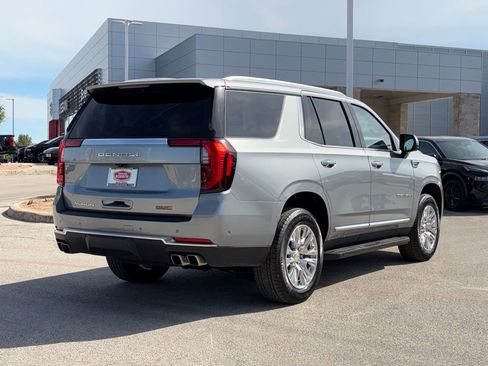 Used 2025 GMC Yukon Denali AWD/4WD image 5
