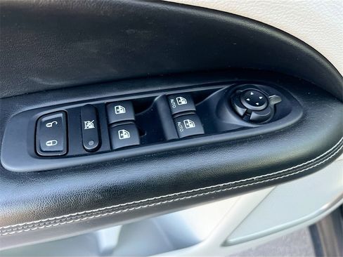 Used 2020 Jeep Compass Latitude image 17