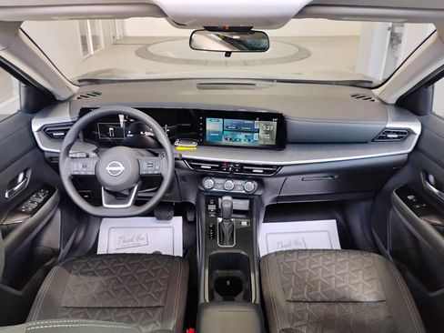 Used 2025 Nissan Kicks SV w/ SV Premium Package FWD image 15