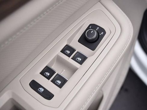 New 2026 Volkswagen Atlas SE image 8