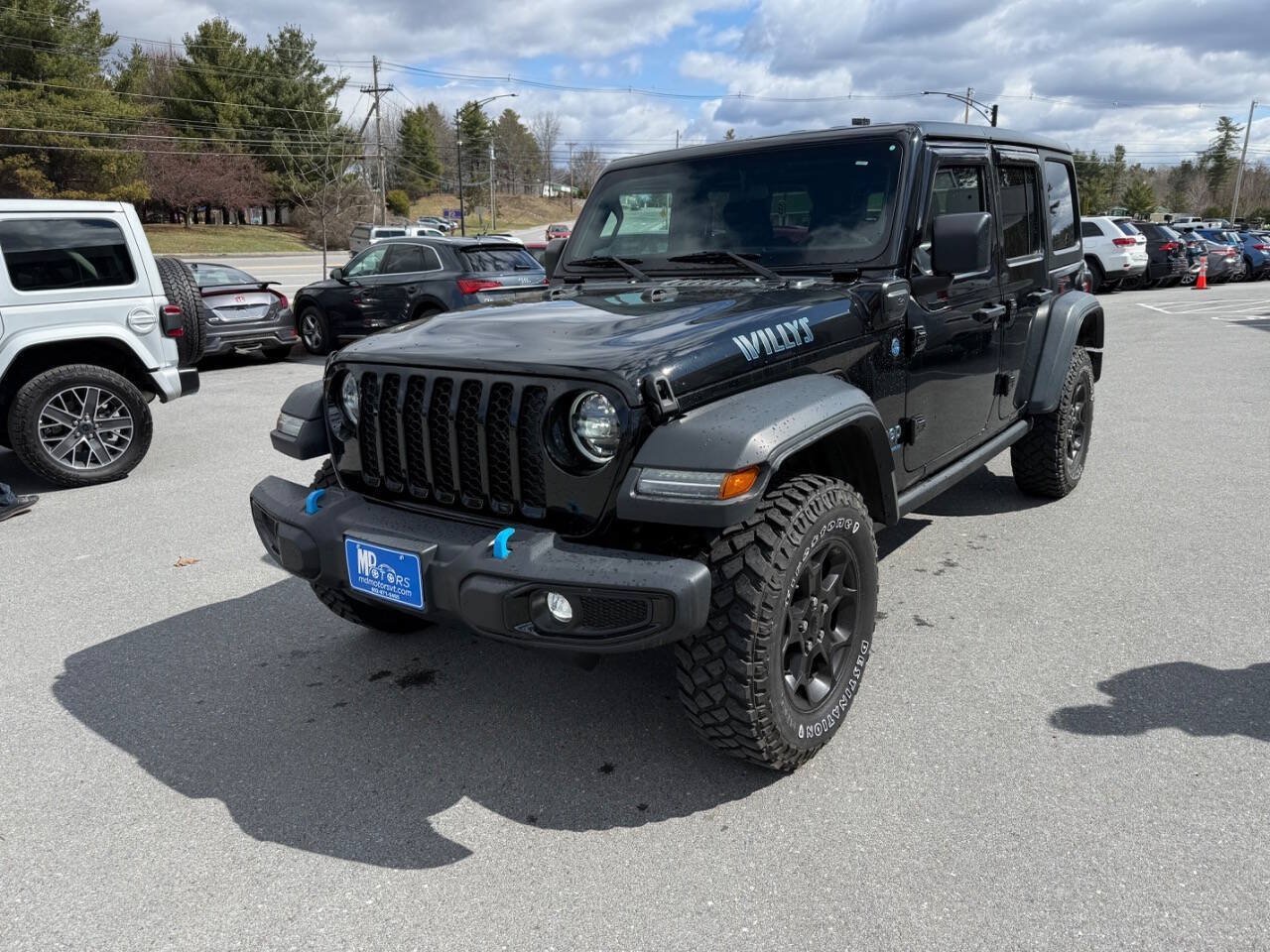 Used 2023 Jeep Wrangler Unlimited w/ Cold Weather Group AWD/4WD image 2