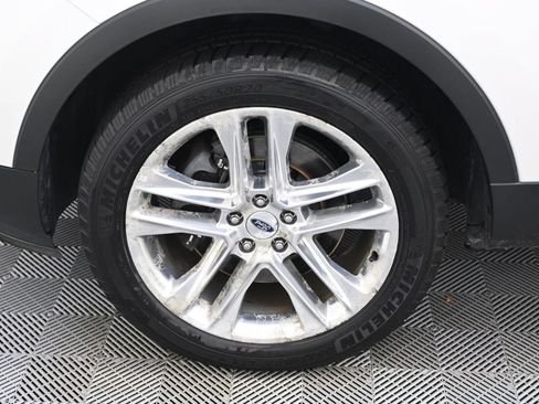 Used 2016 Ford Explorer XLT w/ Equipment Group 202A AWD/4WD image 19