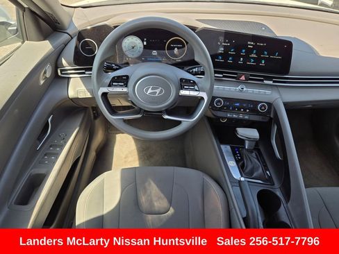 Used 2024 Hyundai Elantra SEL FWD image 15