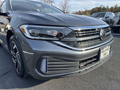Used 2023 Volkswagen Jetta SEL image 3