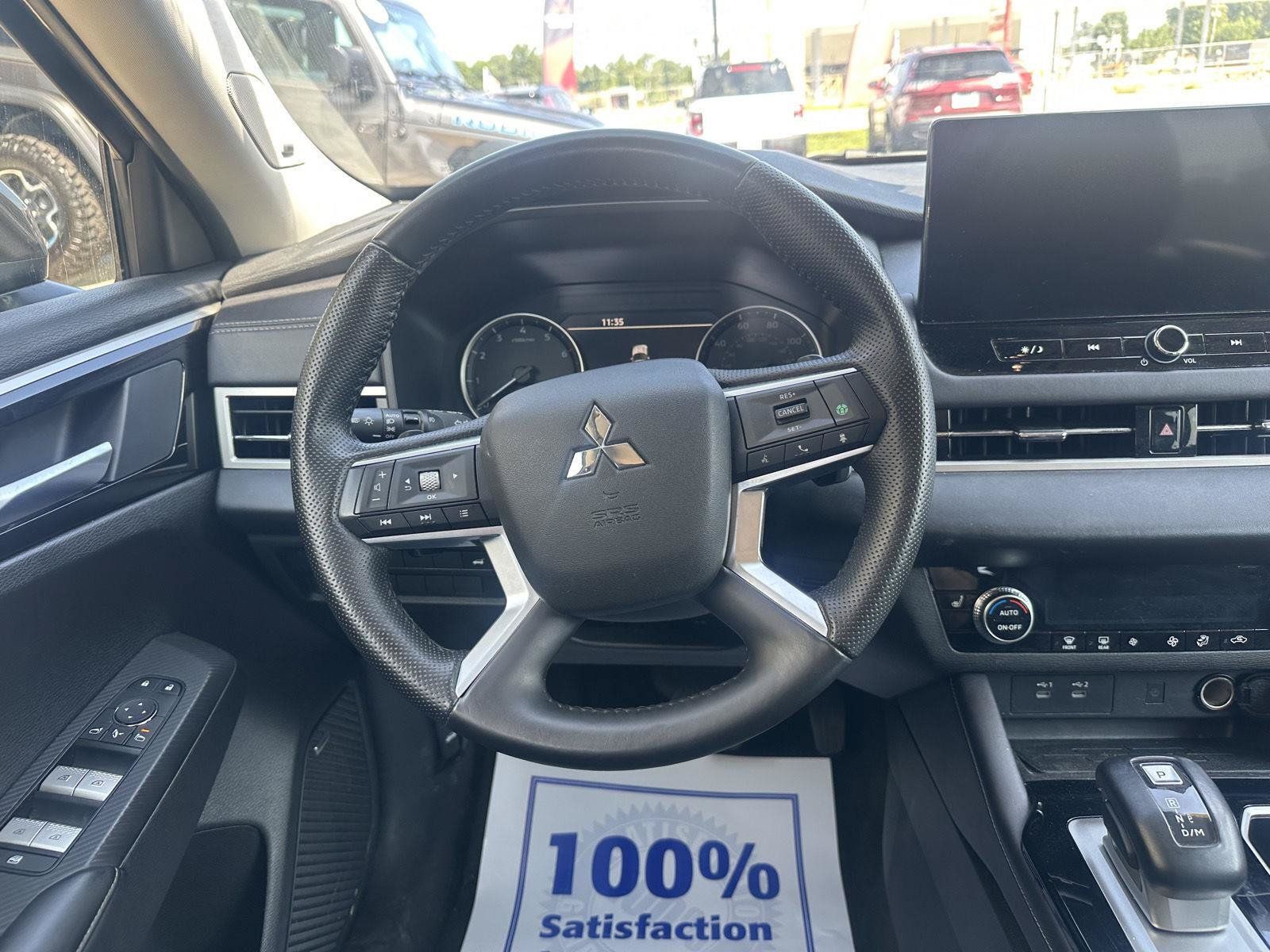 Used 2025 Mitsubishi Outlander SE FWD image 27