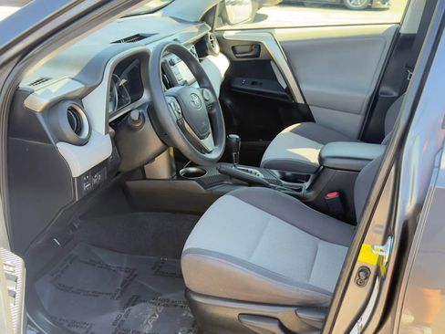 Used 2013 Toyota RAV4 XLE AWD/4WD image 9