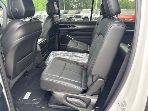 New 2026 Jeep Grand Wagoneer Limited AWD/4WD image 22