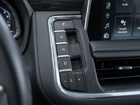 Used 2024 Chevrolet Suburban LT image 33