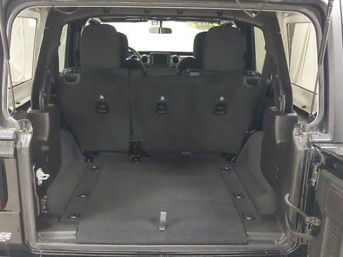 Used 2019 Jeep Wrangler Unlimited Sahara w/ Safety Group image 27