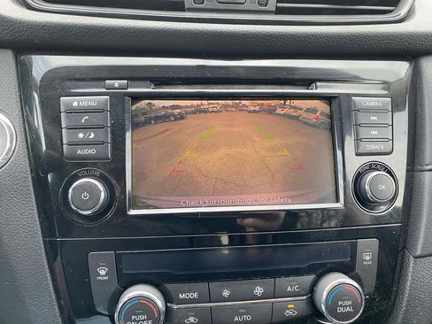 Used 2018 Nissan Rogue SV image 22