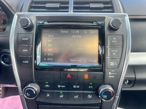 Used 2016 Toyota Camry SE w/ Moonroof Package FWD image 21