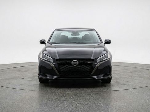 Used 2025 Nissan Altima 2.5 SV image 2