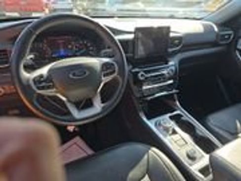 Used 2022 Ford Explorer Limited w/ Equipment Group 301A AWD/4WD image 7