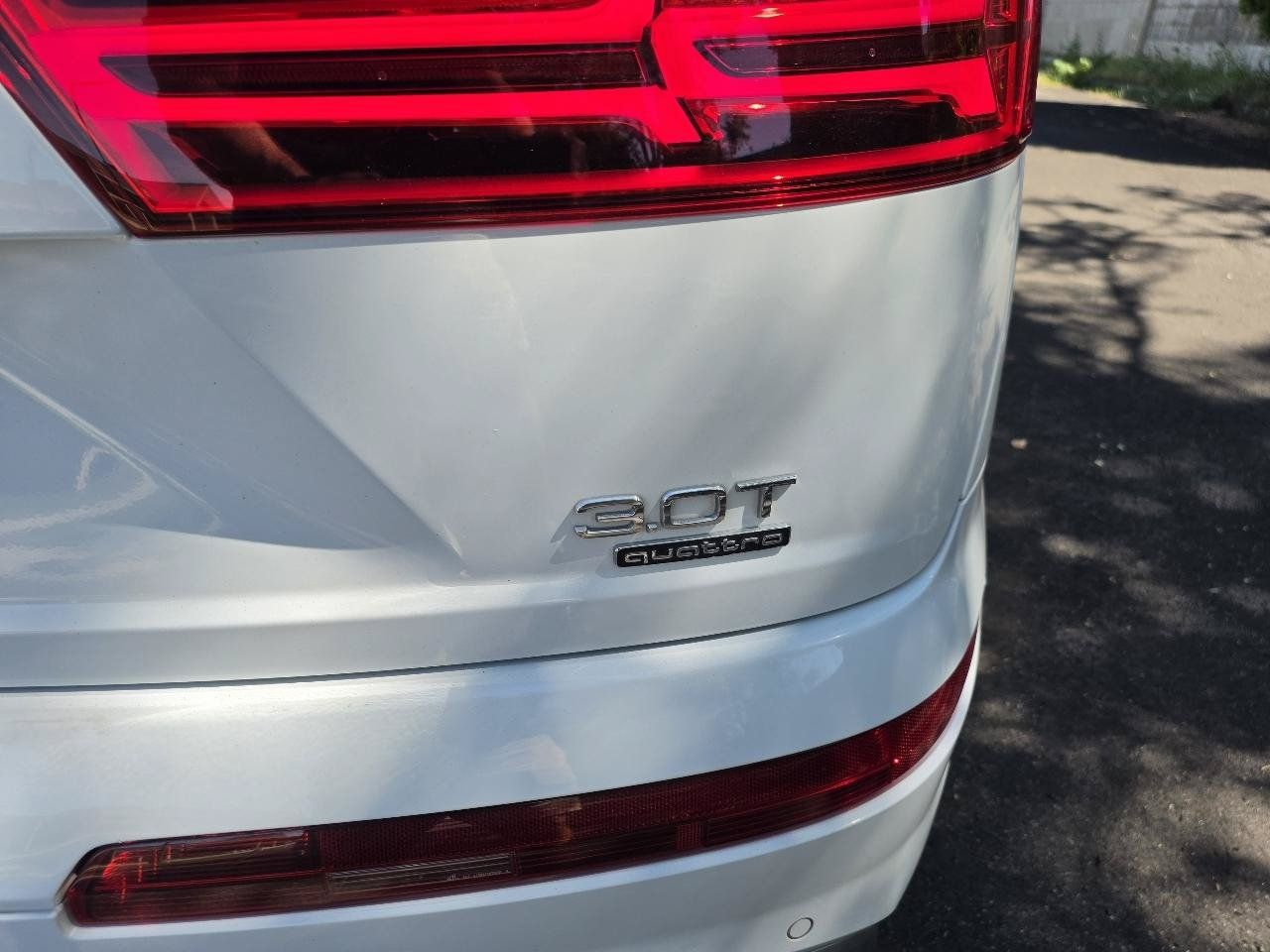 Used 2017 Audi Q7 3.0T Prestige AWD/4WD image 5