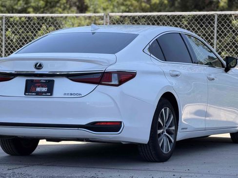 Used 2019 Lexus ES 300h w/ Accessory Package 2 FWD image 8