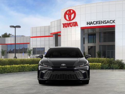 Used 2025 Toyota Camry SE image 17