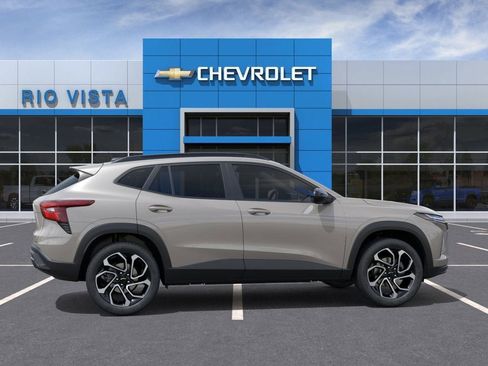 New 2026 Chevrolet Trax RS w/ Sunroof Package FWD image 3