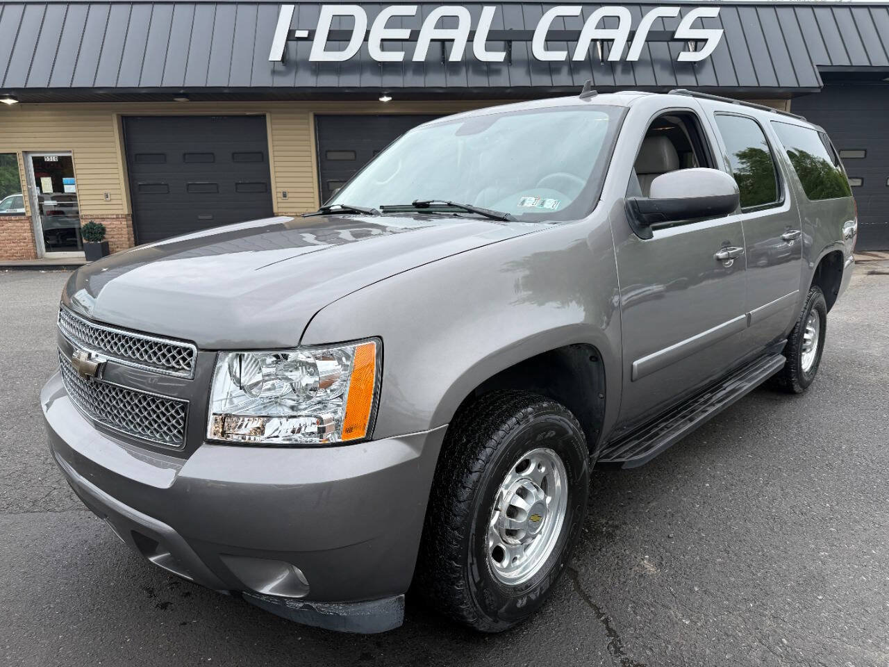 Used 2007 Chevrolet Suburban 2500 LT w/ LT Preferred Equipment Group AWD/4WD image 42
