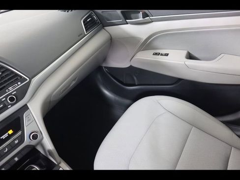 Used 2017 Hyundai Elantra SE image 19