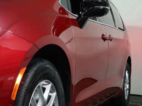 New 2026 Chrysler Pacifica Select image 11