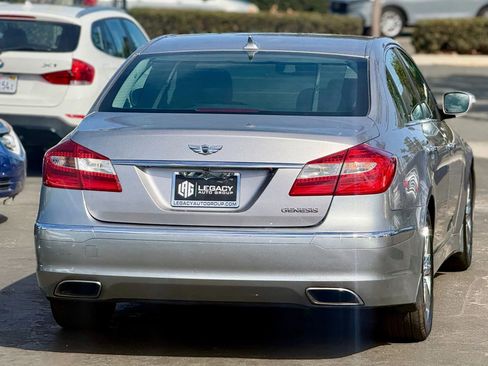 Used 2012 Hyundai Genesis 3.8 w/ Premium Pkg image 3