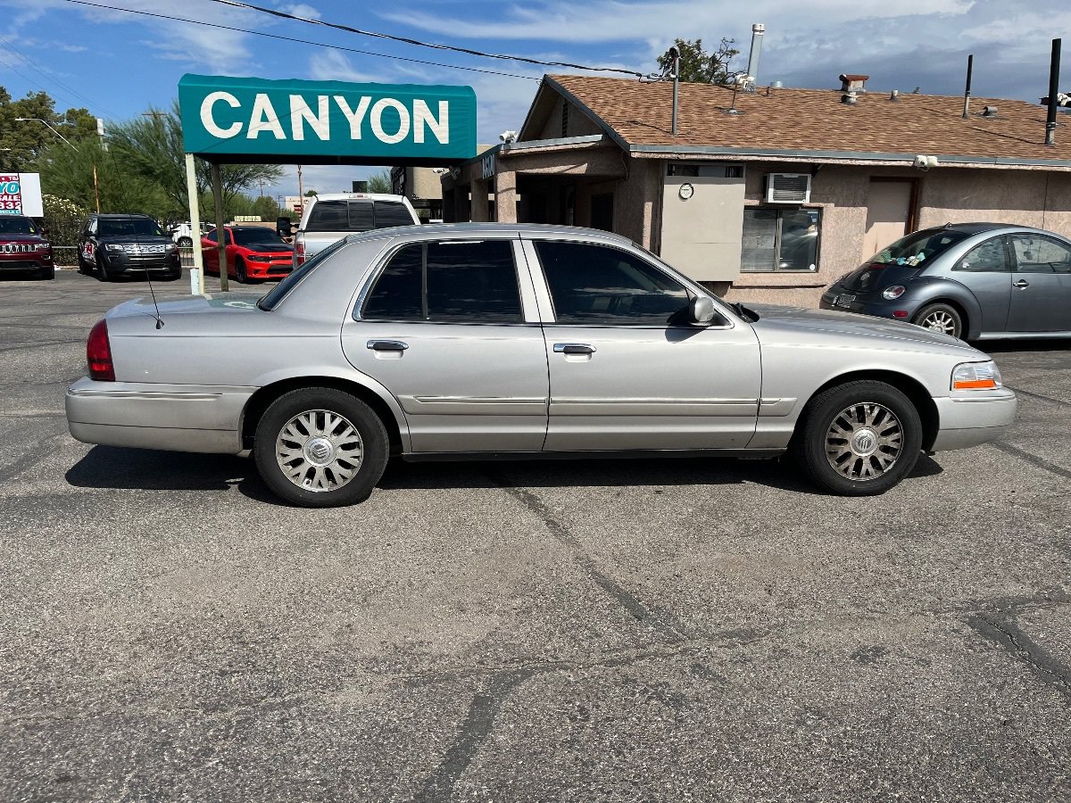 Used 2005 Mercury Grand Marquis GS RWD image 2