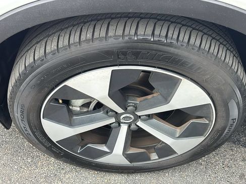 Certified 2026 Volvo XC40 B5 Plus AWD/4WD image 33