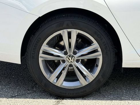 Certified 2023 Volkswagen Jetta SE w/ Panoramic Sunroof Package FWD image 10