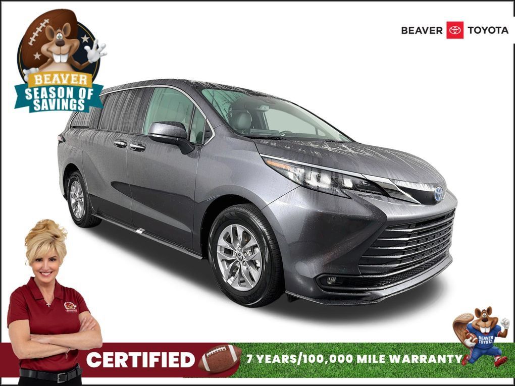 Used 2025 Toyota Sienna XLE FWD image 1
