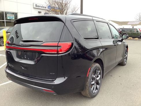 New 2026 Chrysler Pacifica Select image 8