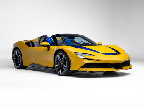 Used 2023 Ferrari SF90 Spider image 6