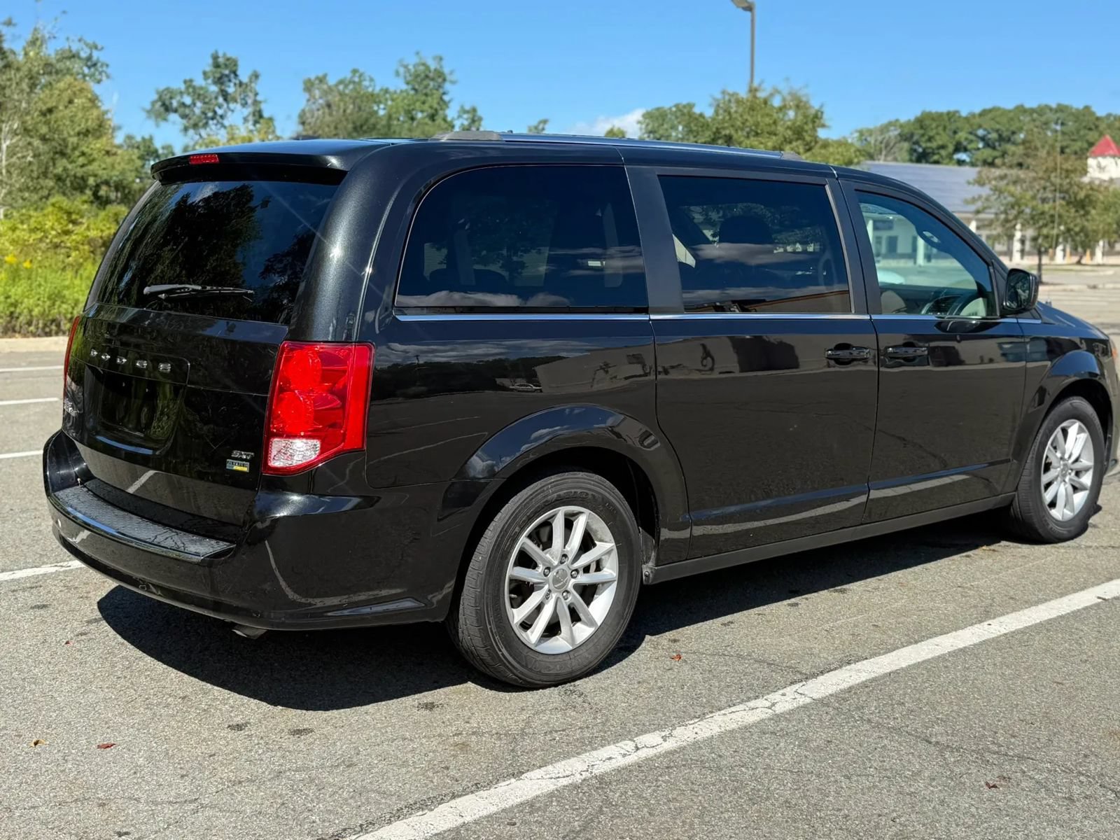 Used 2019 Dodge Grand Caravan SXT FWD image 5