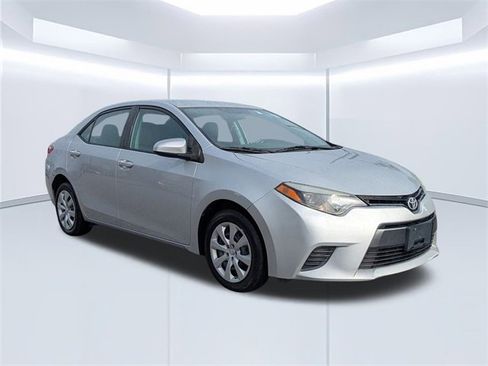 Used 2016 Toyota Corolla LE image 2