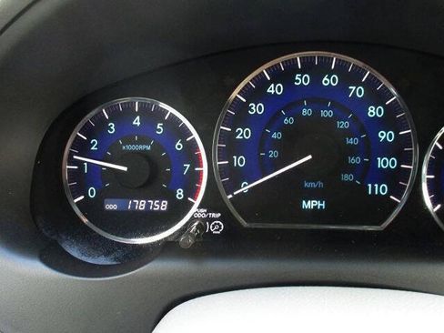 Used 2010 Toyota Sienna LE FWD image 22