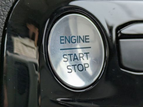 Certified 2025 Ford Escape Platinum image 32