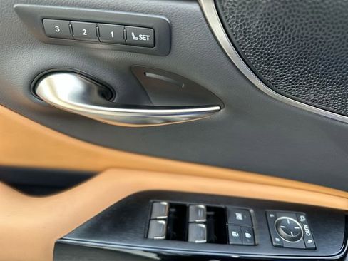 Used 2024 Lexus ES 300h Ultra Luxury w/ Accessory Package (Z2) FWD image 14