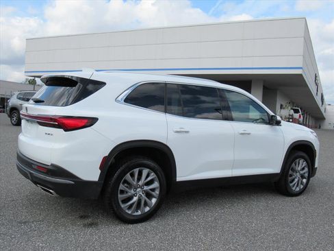 Used 2025 Buick Enclave Preferred image 6