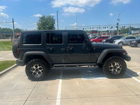 Used 2017 Jeep Wrangler Unlimited Rubicon w/ Connectivity Group image 5