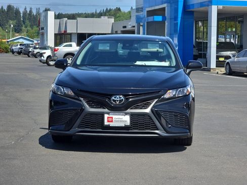 Used 2021 Toyota Camry SE FWD image 3
