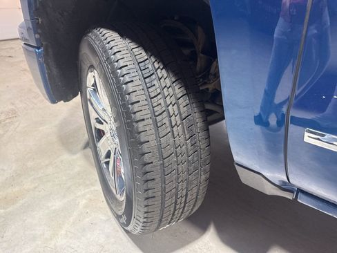 Used 2015 Chevrolet Silverado 1500 High Country w/ High Country Premium Package image 3