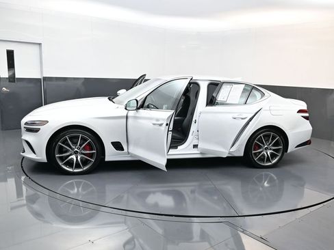 Used 2025 Genesis G70 2.5T image 30