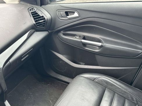 Used 2017 Ford Escape Titanium image 28