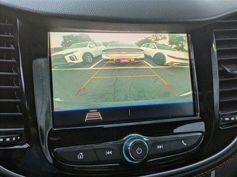 Used 2022 Chevrolet Trax LT w/ LT Convenience Package image 13