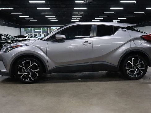 Used 2019 Toyota C-HR XLE image 2
