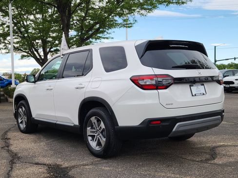 Used 2025 Honda Pilot EX-L image 3